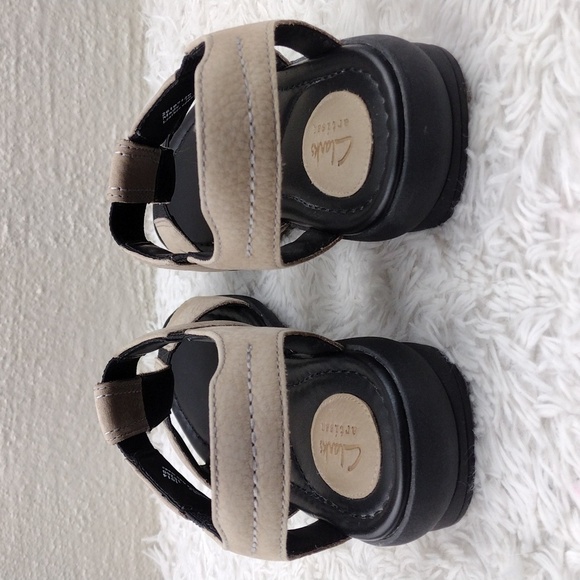 Clarks Artisan Natural Leather Elastic T-Strap Open Toe Low Heel Slingback Shoe - Picture 5 of 16